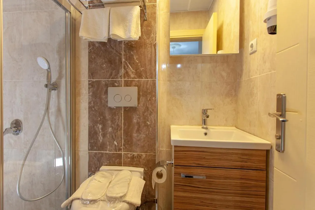 Ozmen Hotel Antalya 2*,